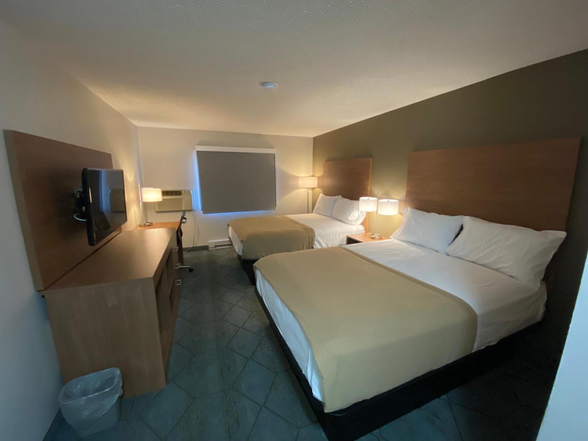 Hotel Baymont By Wyndham Oshkosh Airport Exterior foto