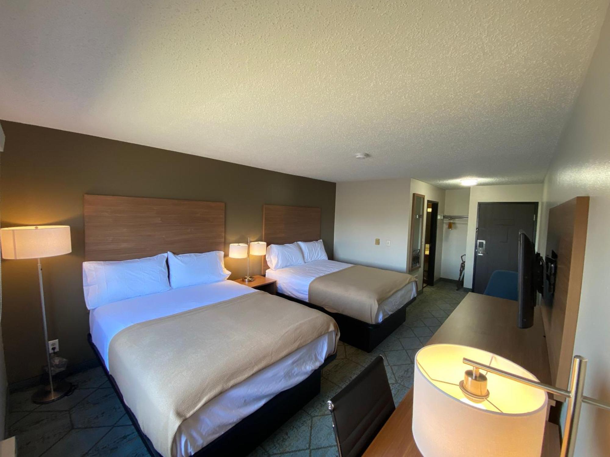 Hotel Baymont By Wyndham Oshkosh Airport Exterior foto